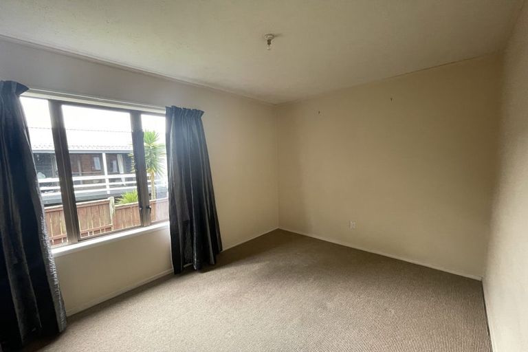 Photo of property in 28 Venus Place, Half Moon Bay, Auckland, 2012