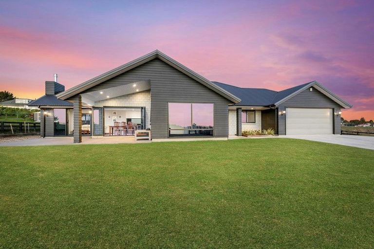 Photo of property in 133 Mcrobbie Road, Kingseat, Papakura, 2580