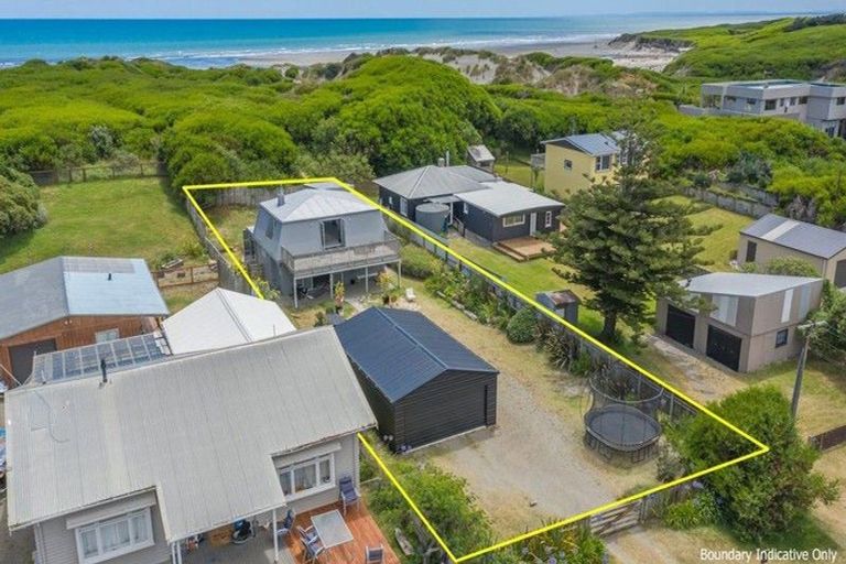 Photo of property in 14 Hunia Terrace, Himatangi Beach, Foxton, 4891