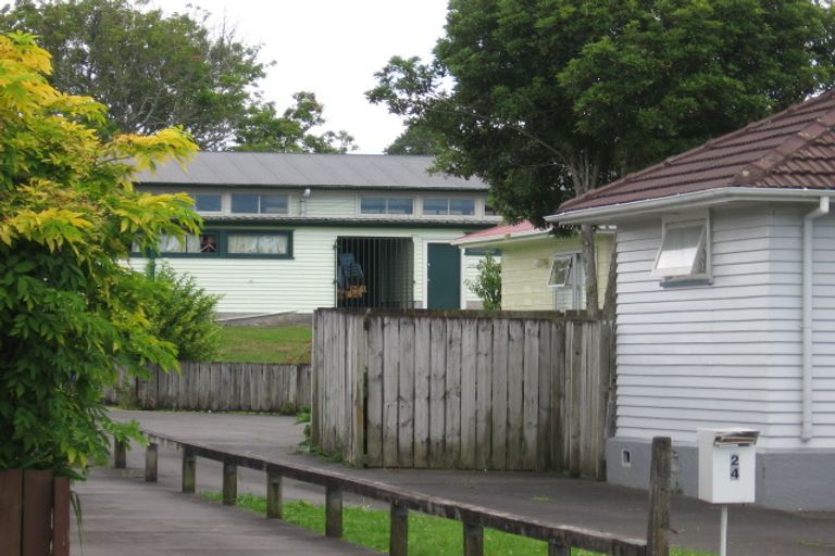 Photo of property in 2/6 Margate Road, Blockhouse Bay, Auckland, 0600