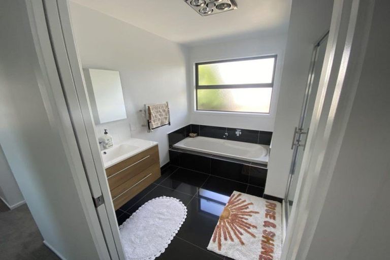 Photo of property in 13a Heta Road, Highlands Park, New Plymouth, 4312