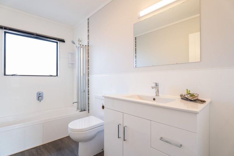 Photo of property in 15 Kentwood Drive, Woodridge, Wellington, 6037