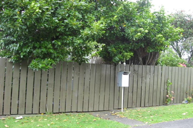 Photo of property in 18 Vimy Place, Mangere, Auckland, 2022