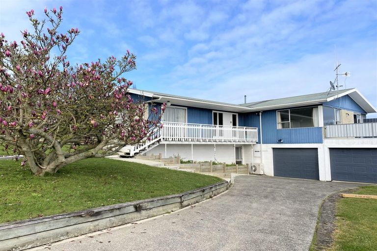 Photo of property in 43 Russleigh Drive, Dinsdale, Hamilton, 3204