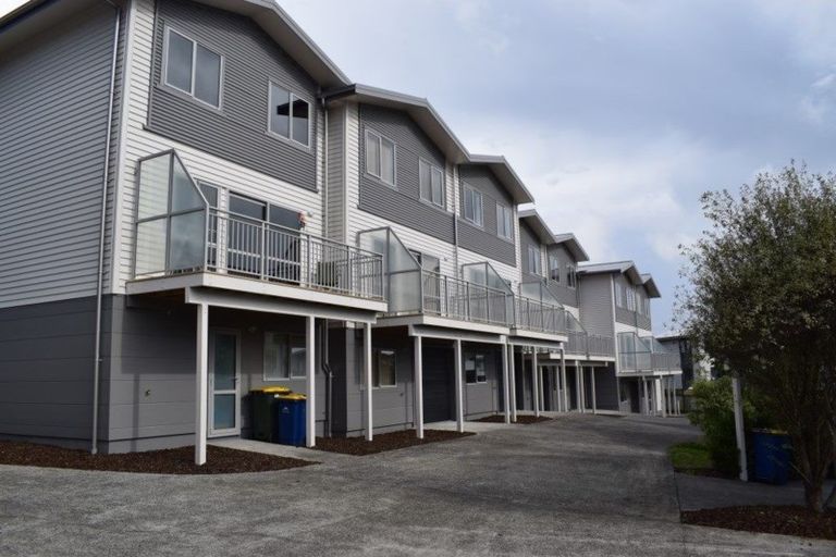 Photo of property in 10/15 Andersons Road, Oteha, Auckland, 0632