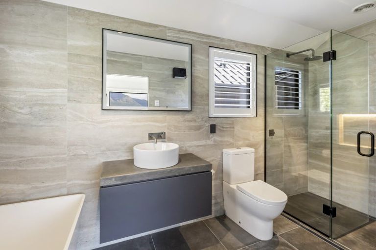 Photo of property in 8 Soudley Court, Jacks Point, Queenstown, 9371