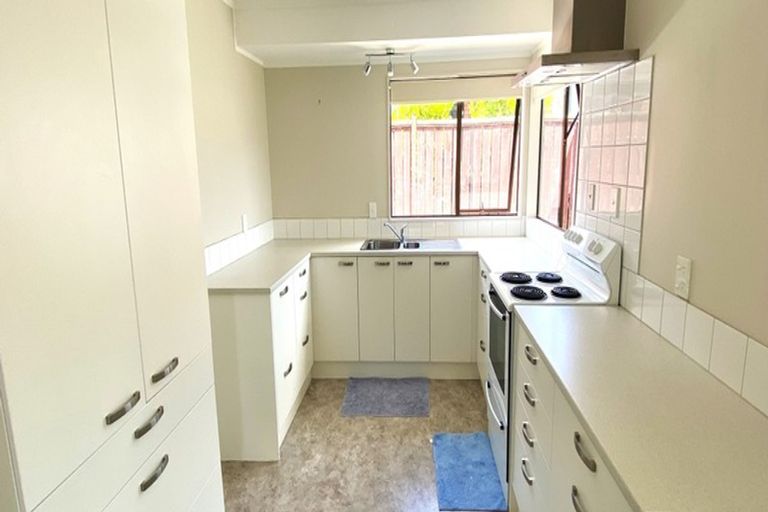 Photo of property in 1/15 Kurnell Drive, Botany Downs, Auckland, 2010