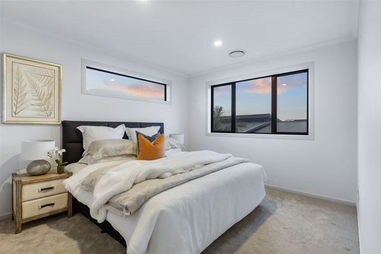 Photo of property in 11 Headland Drive, Long Bay, Auckland, 0630