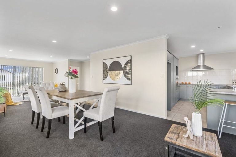 Photo of property in 42 Black Teal Close, Unsworth Heights, Auckland, 0632