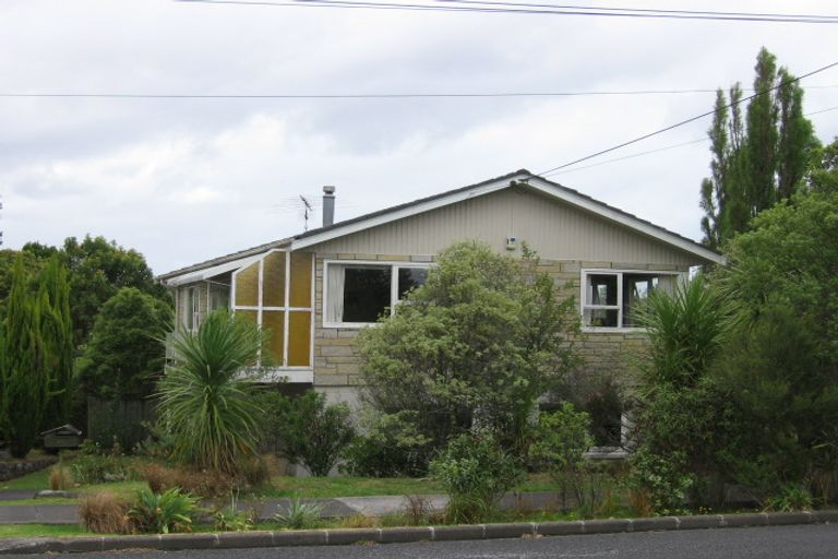 Photo of property in 48 Beach Haven Road, Beach Haven, Auckland, 0626