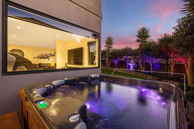 Photo of property in 8 Glengavel Grove, Papakowhai, Porirua, 5024