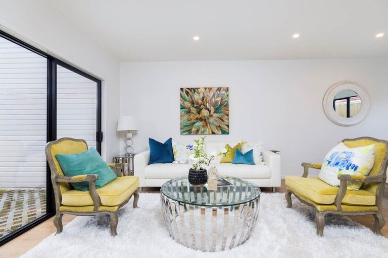 Photo of property in 14 Korama Lane, New Lynn, Auckland, 0600