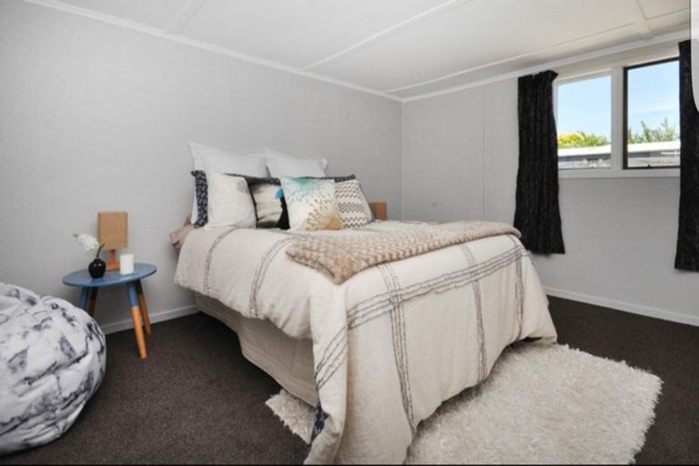 Photo of property in 404 Roscommon Road, Clendon Park, Auckland, 2103