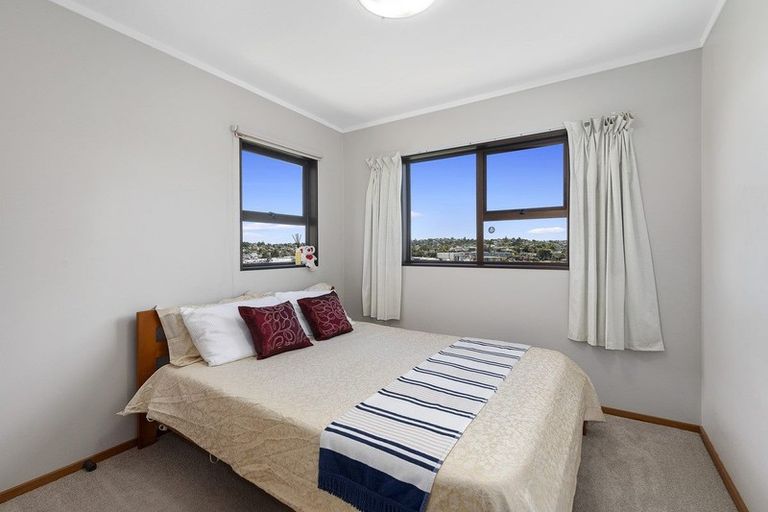 Photo of property in 67 Kennedy Avenue, Forrest Hill, Auckland, 0620