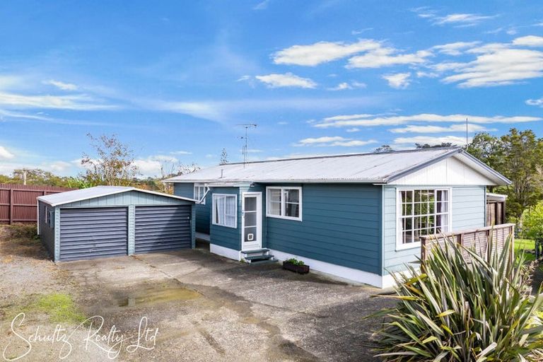 Photo of property in 9 Whaka Street, Maungaturoto, 0520