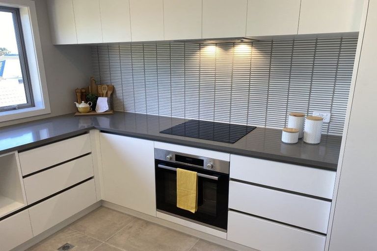 Photo of property in 2/7 Grays Road, Plimmerton, Porirua, 5026