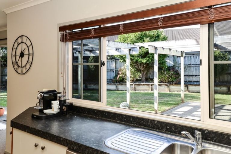 Photo of property in 18 Roderick Place, Rototuna, Hamilton, 3210