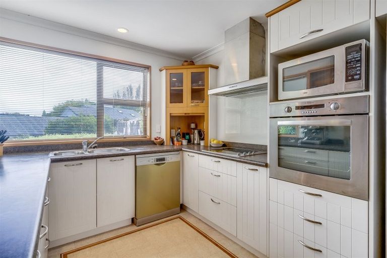 Photo of property in 8 Thurlestone Place, Burnside, Christchurch, 8053