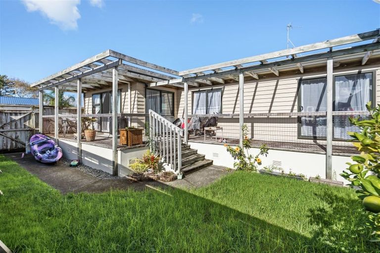 Photo of property in 1/39 Langton Road, Stanmore Bay, Whangaparaoa, 0932