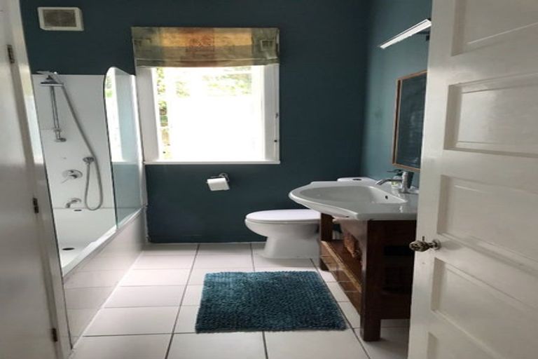 Photo of property in 217 Marine Parade, Seatoun, Wellington, 6022