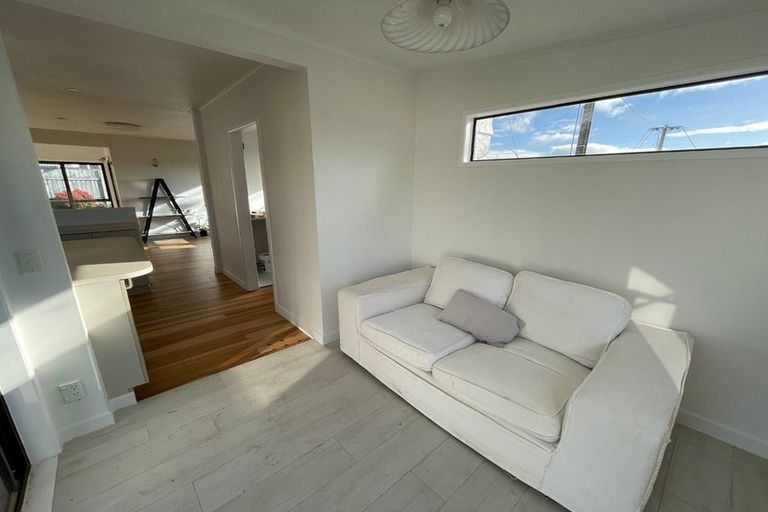 Photo of property in 1b Verbena Road, Birkdale, Auckland, 0626