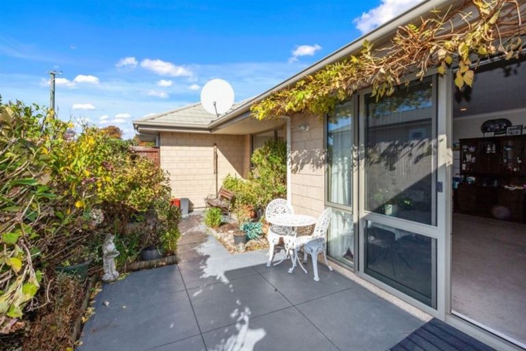 Photo of property in 2/241 Matsons Avenue, Papanui, Christchurch, 8053
