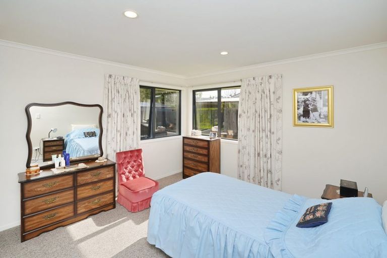 Photo of property in 14 Royal Park Drive, Parklands, Christchurch, 8083