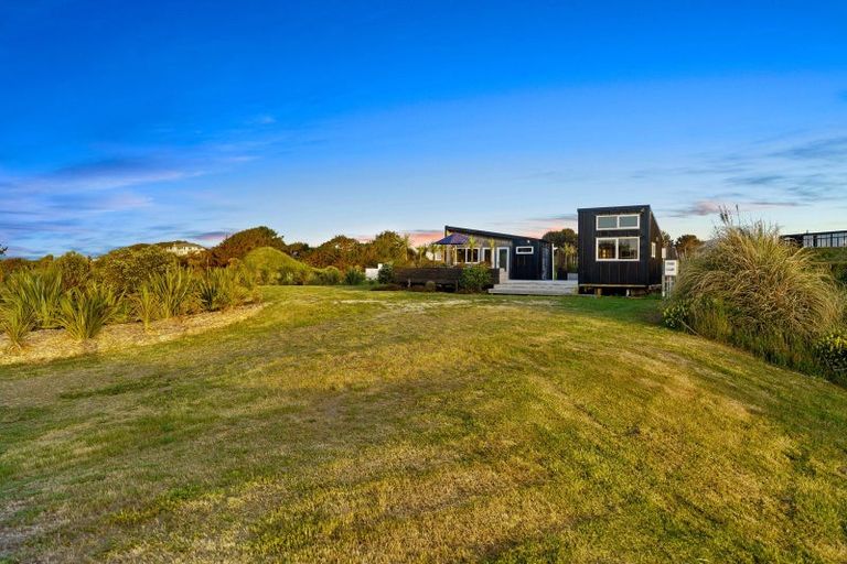 Photo of property in 47 Reay Mackay Grove, Waikawa Beach, Levin, 5573