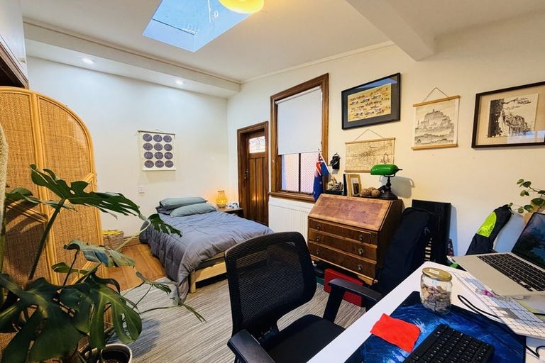 Photo of property in 285 Karaka Bay Road, Karaka Bays, Wellington, 6022