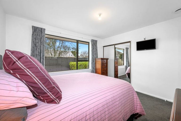 Photo of property in 1/43 Aorangi Road, Bryndwr, Christchurch, 8053