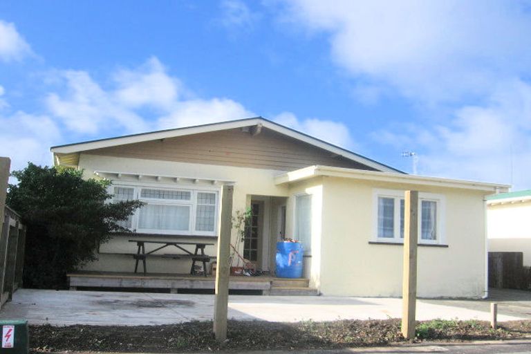 Photo of property in 57 Shamrock Street, Takaro, Palmerston North, 4412