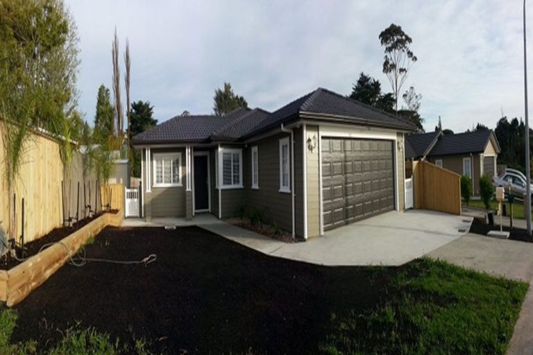 Photo of property in 4 Nirmal Place, Sunnyvale, Auckland, 0612