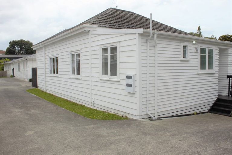 Photo of property in 55 Middlemore Crescent, Papatoetoe, Auckland, 2025