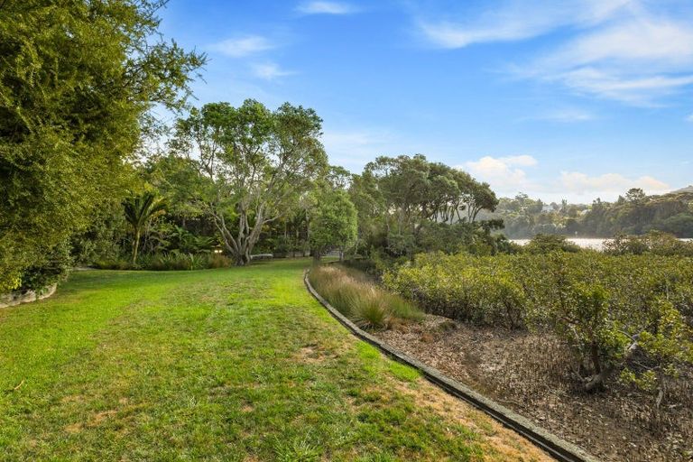 Photo of property in 20 Oscar Road, Greenhithe, Auckland, 0632