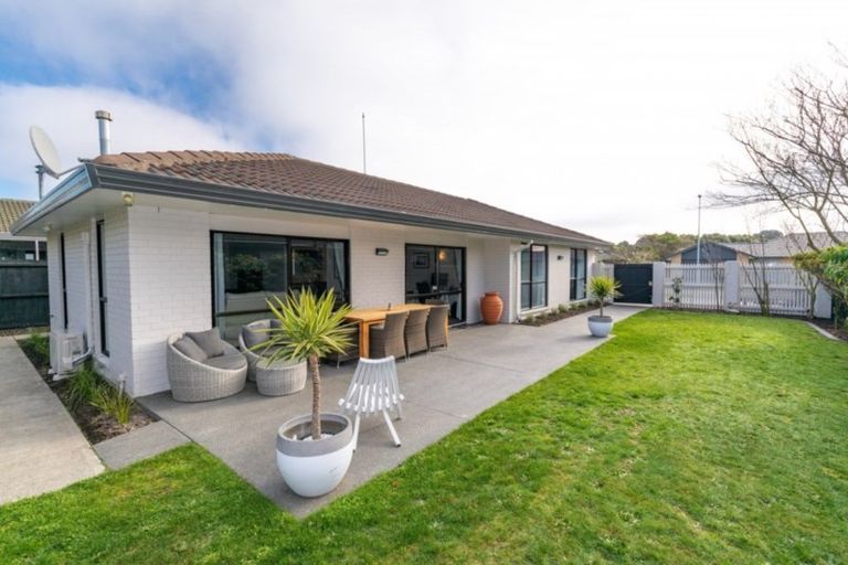 Photo of property in 22 Radiata Avenue, Parklands, Christchurch, 8083