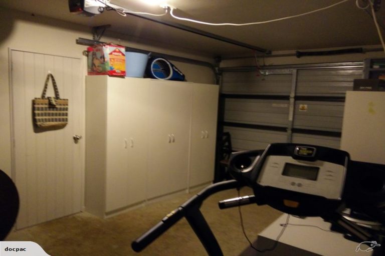 Photo of property in 16 Black Rock Road, Newlands, Wellington, 6037