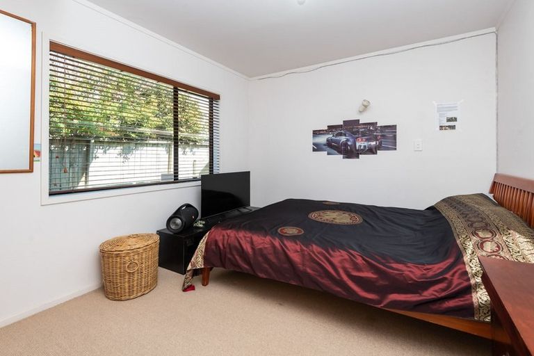 Photo of property in 2/5 Perendale Close, Somerville, Auckland, 2014