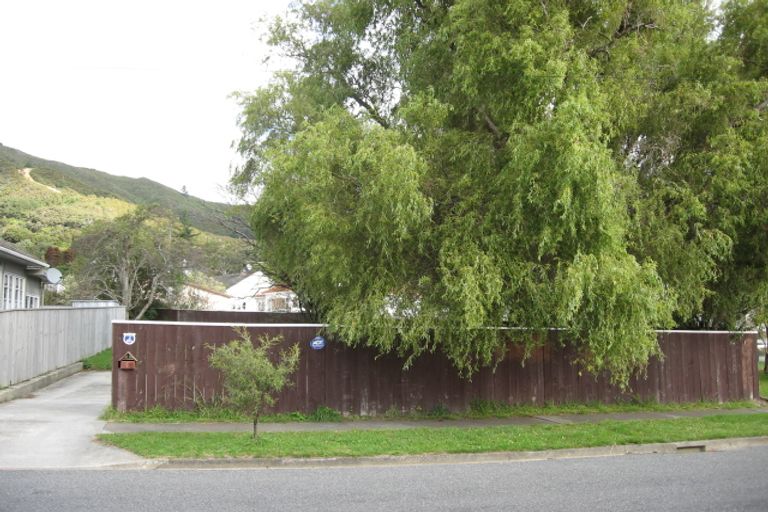 Photo of property in 4 Cleland Crescent, Naenae, Lower Hutt, 5011