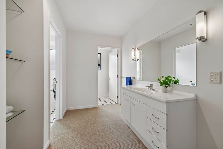 Photo of property in 40 Coolspring Way, Redwood, Christchurch, 8051