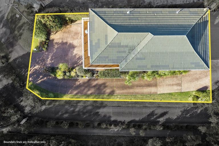 Photo of property in 1/98 Park Rise, Campbells Bay, Auckland, 0630