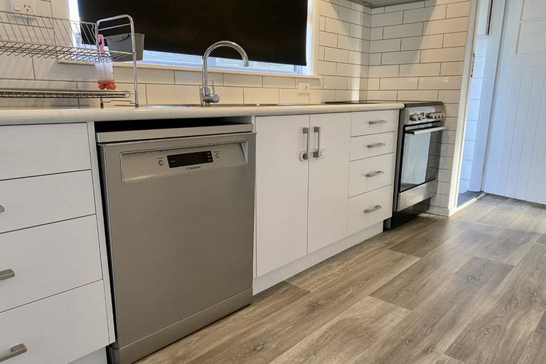 Photo of property in 28 Apollo Parade, Milson, Palmerston North, 4414