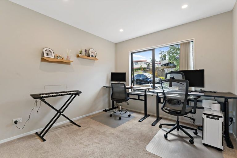 Photo of property in 50d Sandgate Avenue, Botany Downs, Auckland, 2010