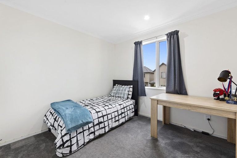 Photo of property in 20 Warbler Crescent, Papakura, 2110