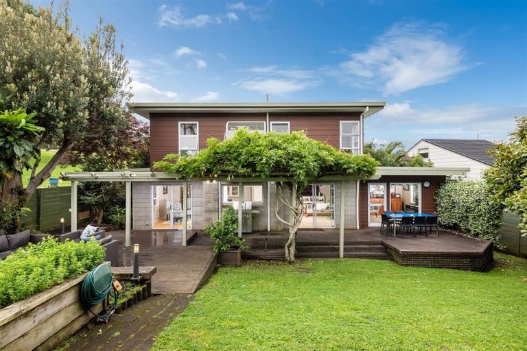 Photo of property in 3 Augusta Place, Forrest Hill, Auckland, 0620