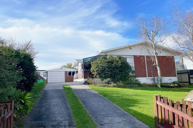 Photo of property in 39 Megan Avenue, Pakuranga Heights, Auckland, 2010