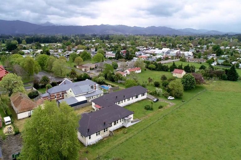 Photo of property in 191 East Street, Greytown, 5712