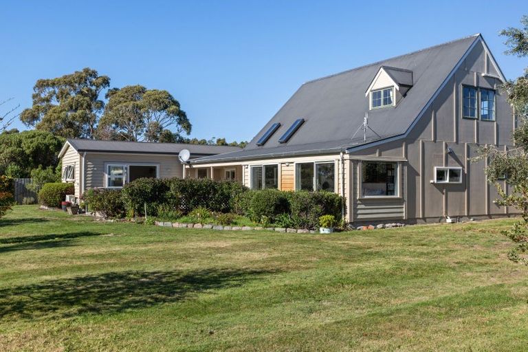 Photo of property in 737 Dillons Point Road, Dillons Point, Blenheim, 7273