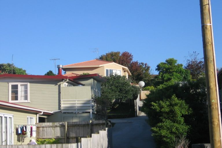 Photo of property in 1/64 Hogans Road, Glenfield, Auckland, 0629