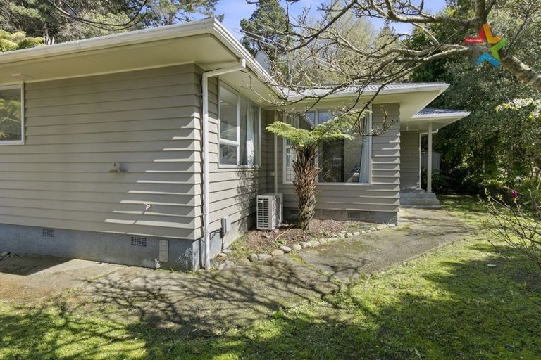 Photo of property in 6 Waipuna Grove, Stokes Valley, Lower Hutt, 5019