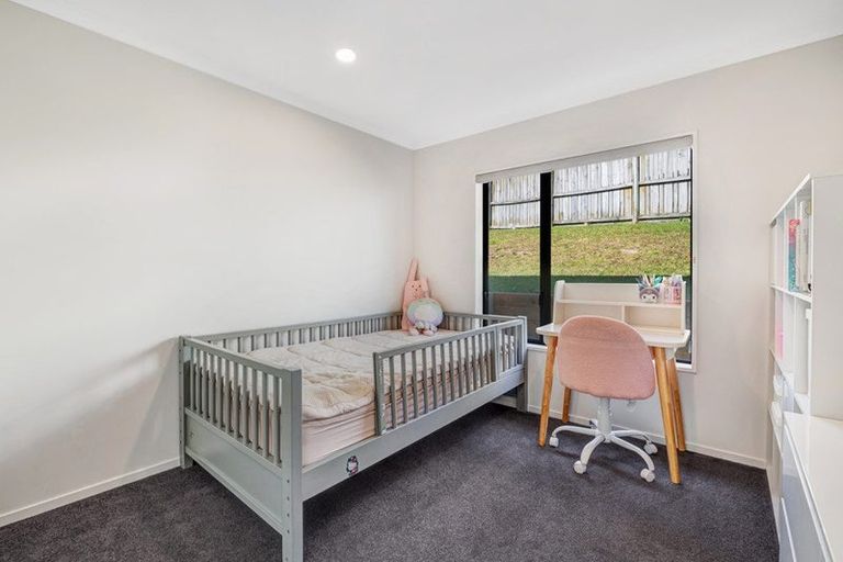 Photo of property in 15 Black Teal Close, Unsworth Heights, Auckland, 0632